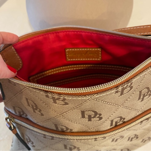 Dooney & Bourke Womens Quilt Logo Handbag (Tan) - Picture 7 of 9